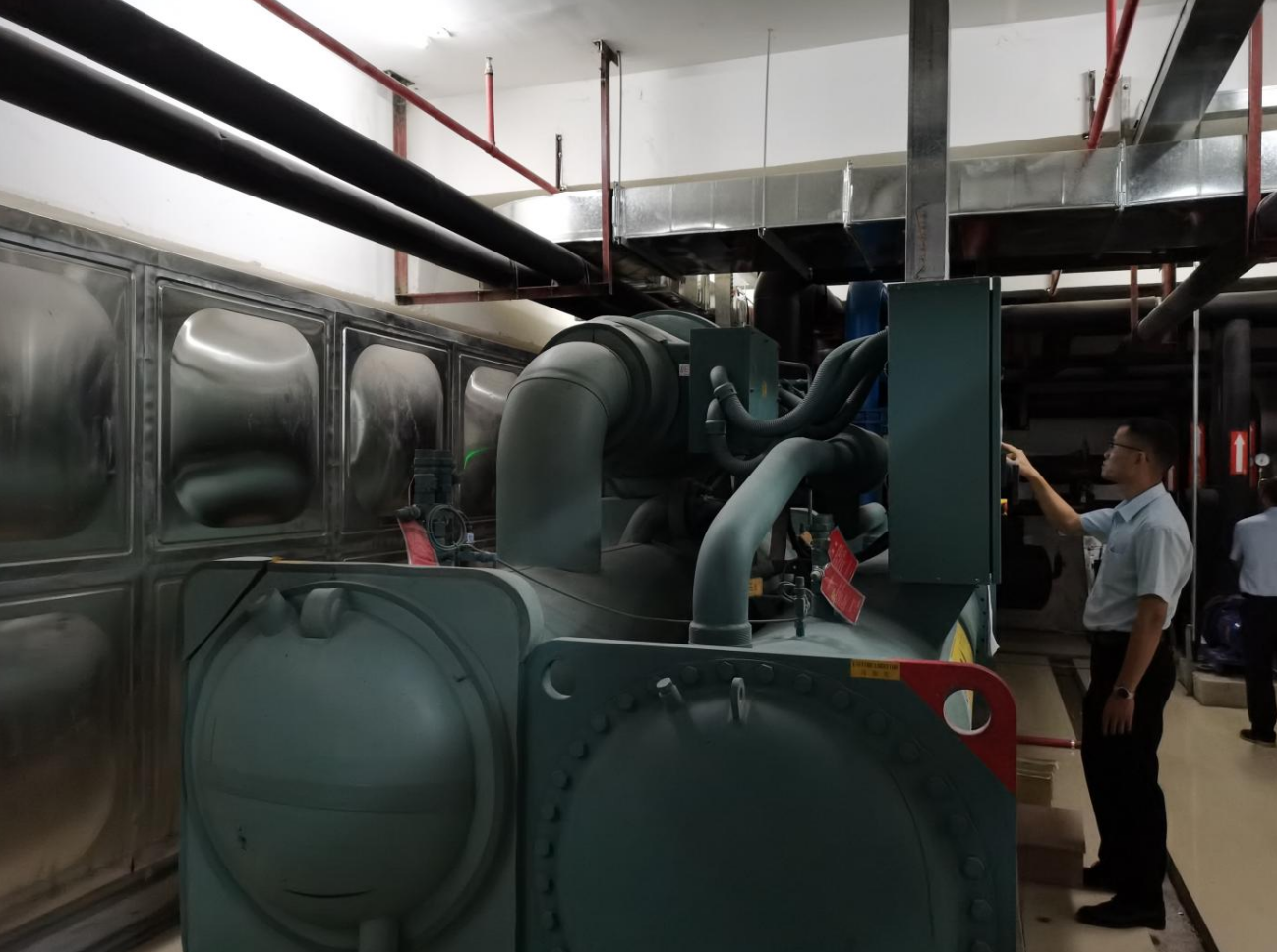 熱泵/循環(huán)水泵基礎(chǔ)振動(dòng)控制工程(圖1) 熱泵/循環(huán)水泵基礎(chǔ)振動(dòng)控制工程(圖1)