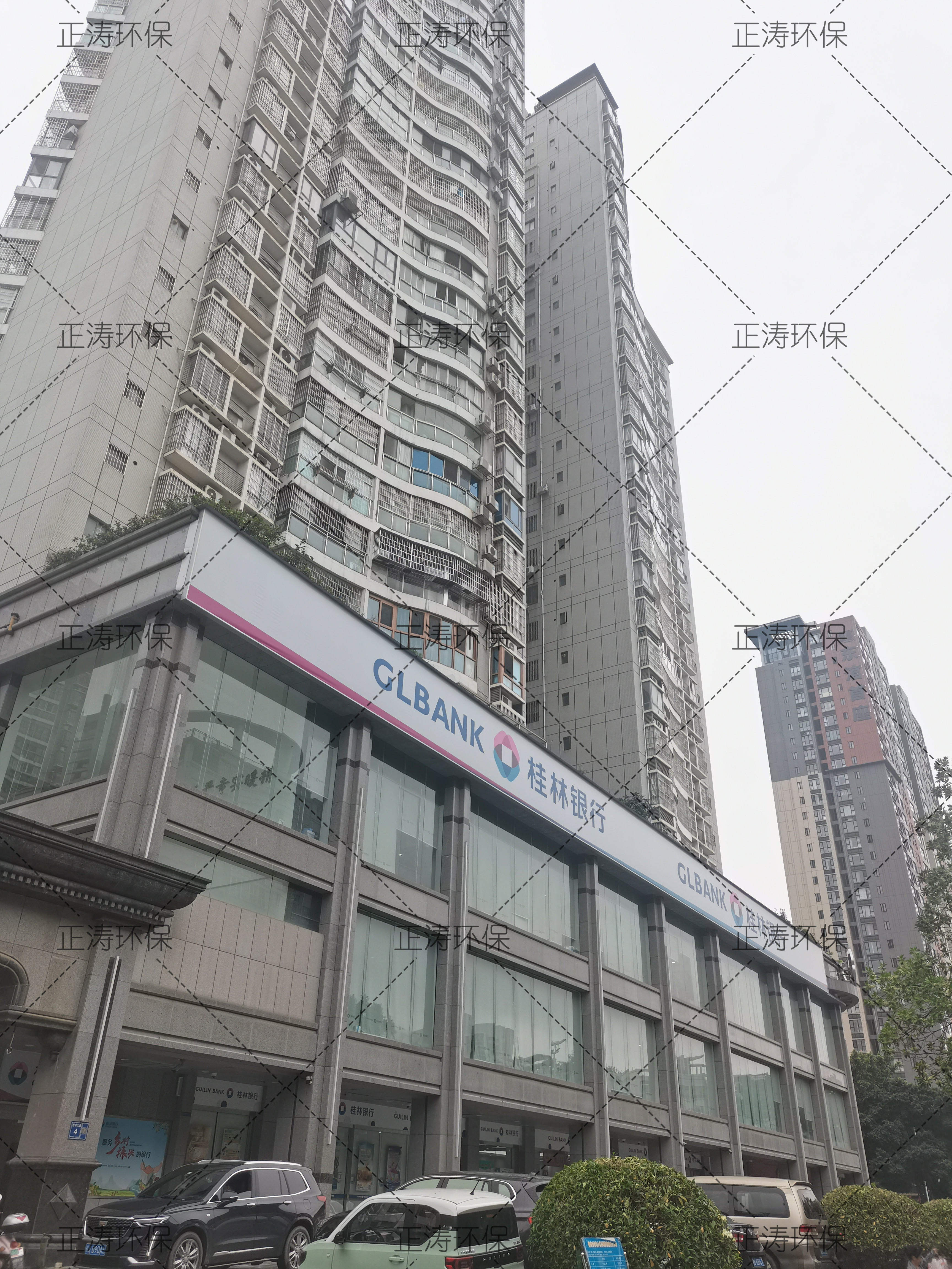 柳州桂林銀行模塊機(jī)隔聲罩安裝工程開工(圖1) 柳州桂林銀行模塊機(jī)隔聲罩安裝工程開工(圖1)